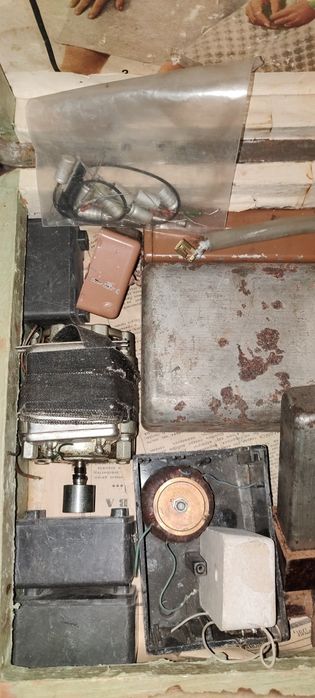 Конденсатори, резистори,радіо деталі.