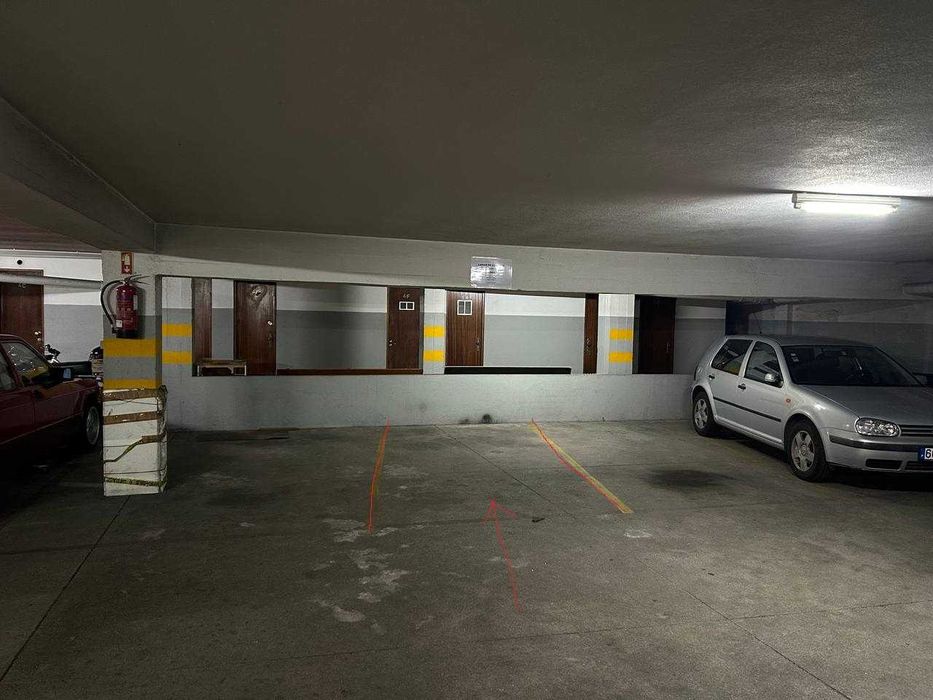 Garagem para Arrendamento — São Mamede de Infesta