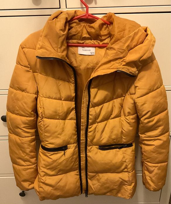 Damska zimowa kurtka żółta ocieplana Reserved