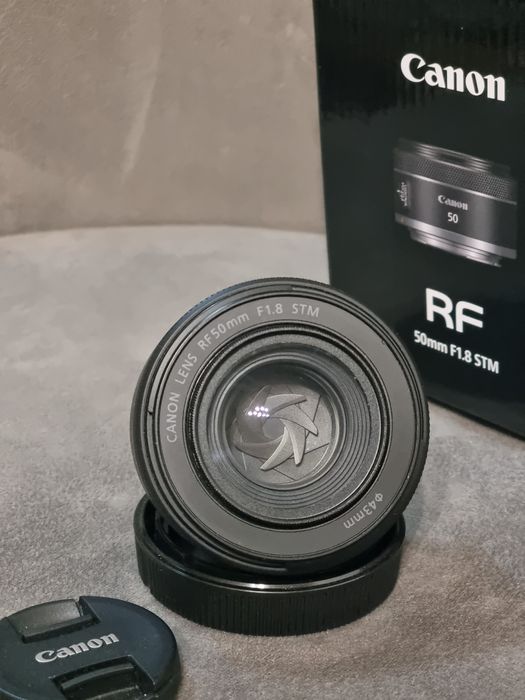 Canon RF 50mm f/1.8 STM