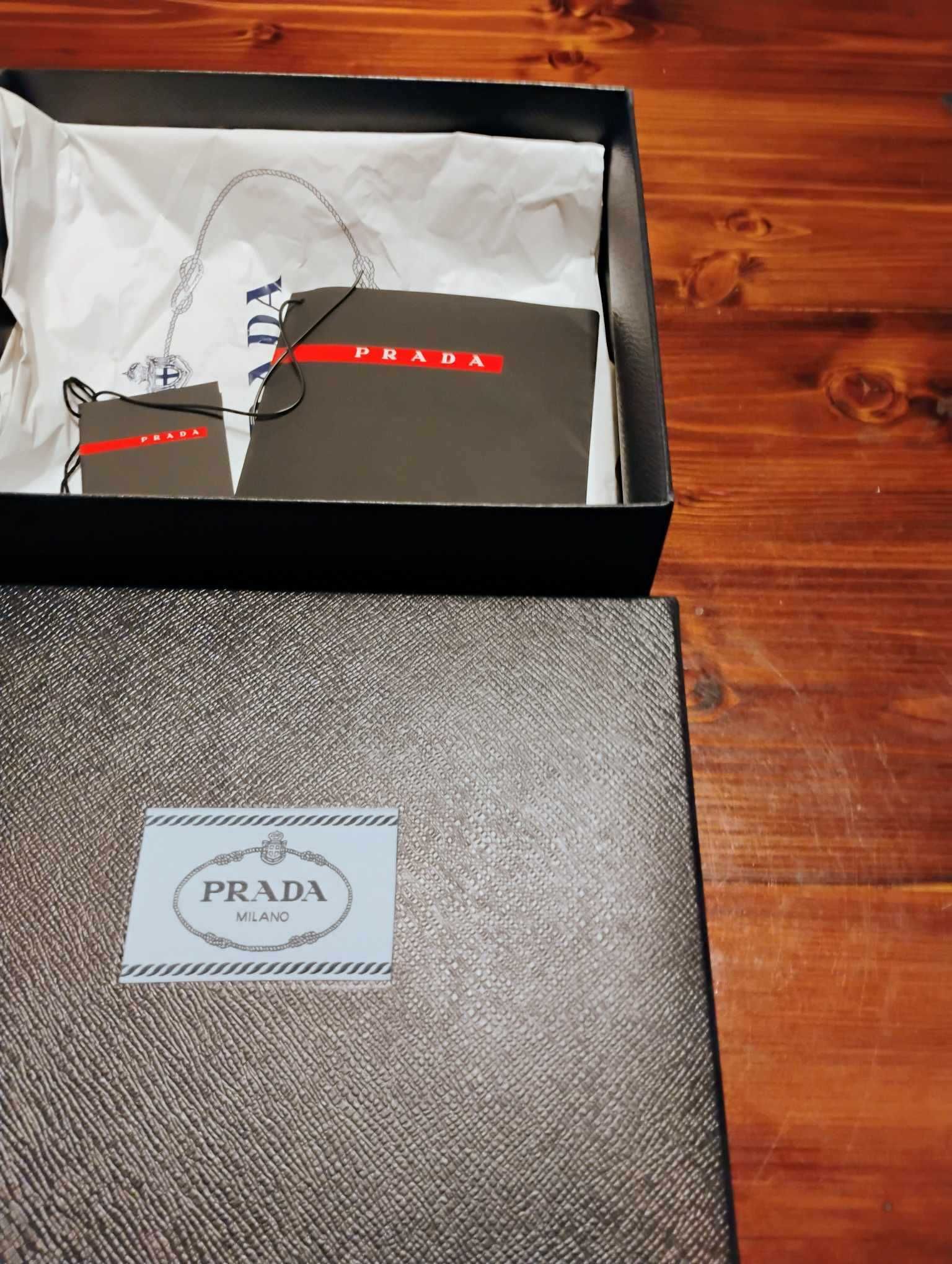 nowy karton firmy prada