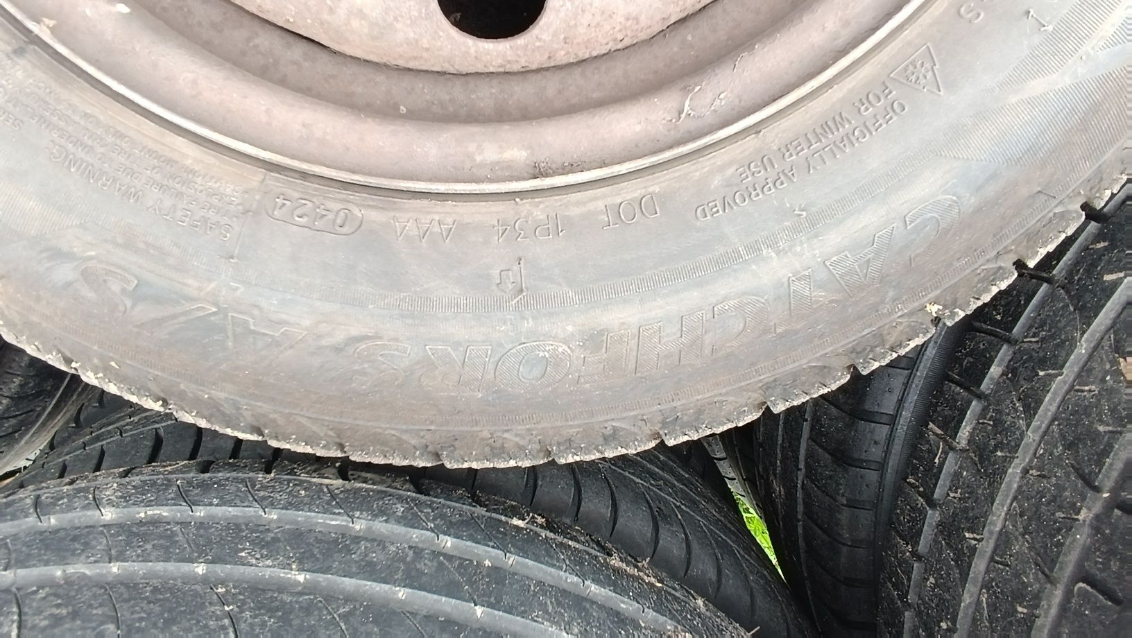 Koła z oponami wielosezonowymi 175/70R14 88T 4x8mm
