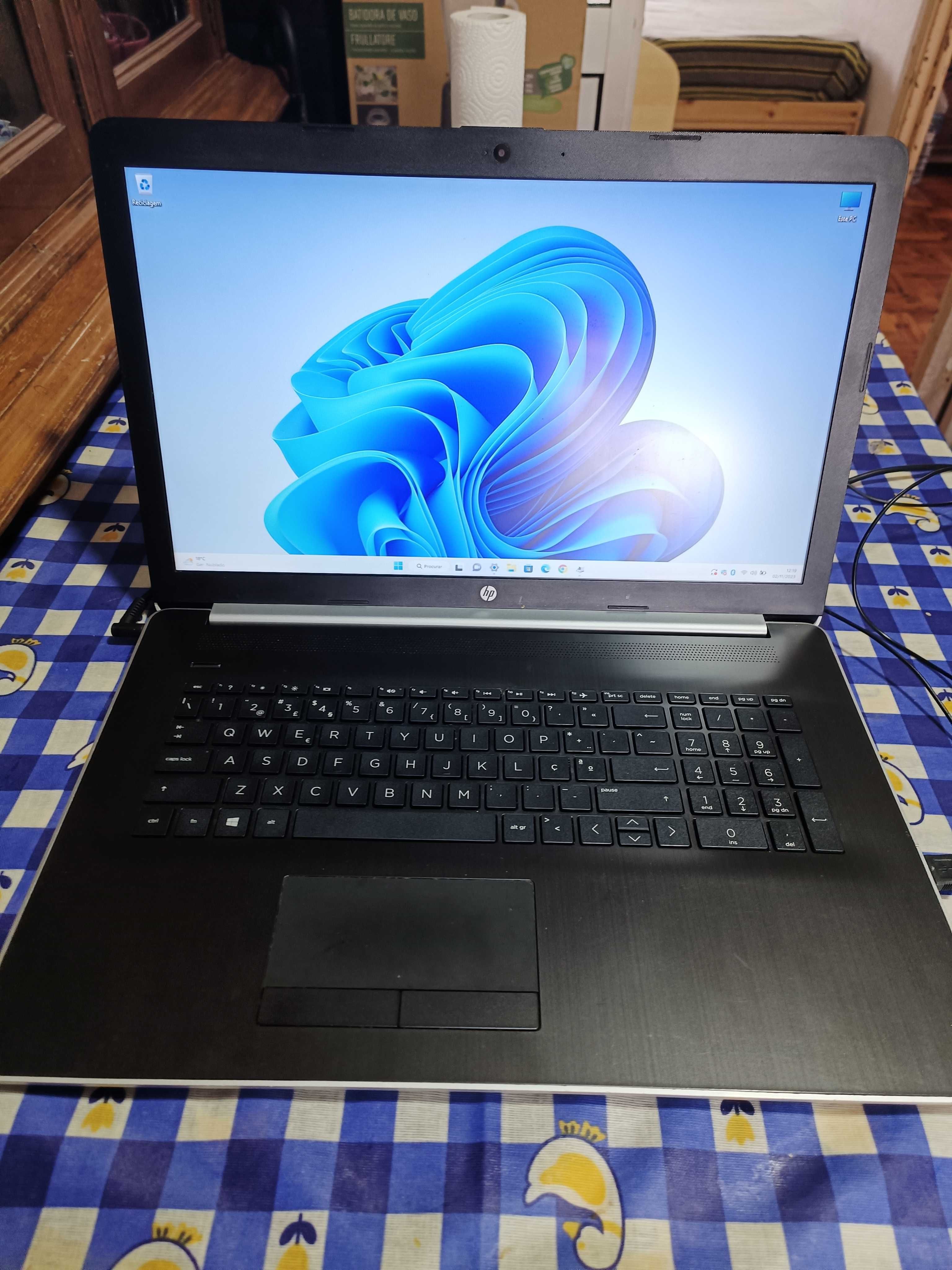 HP Notebook - 17.3-by0000np