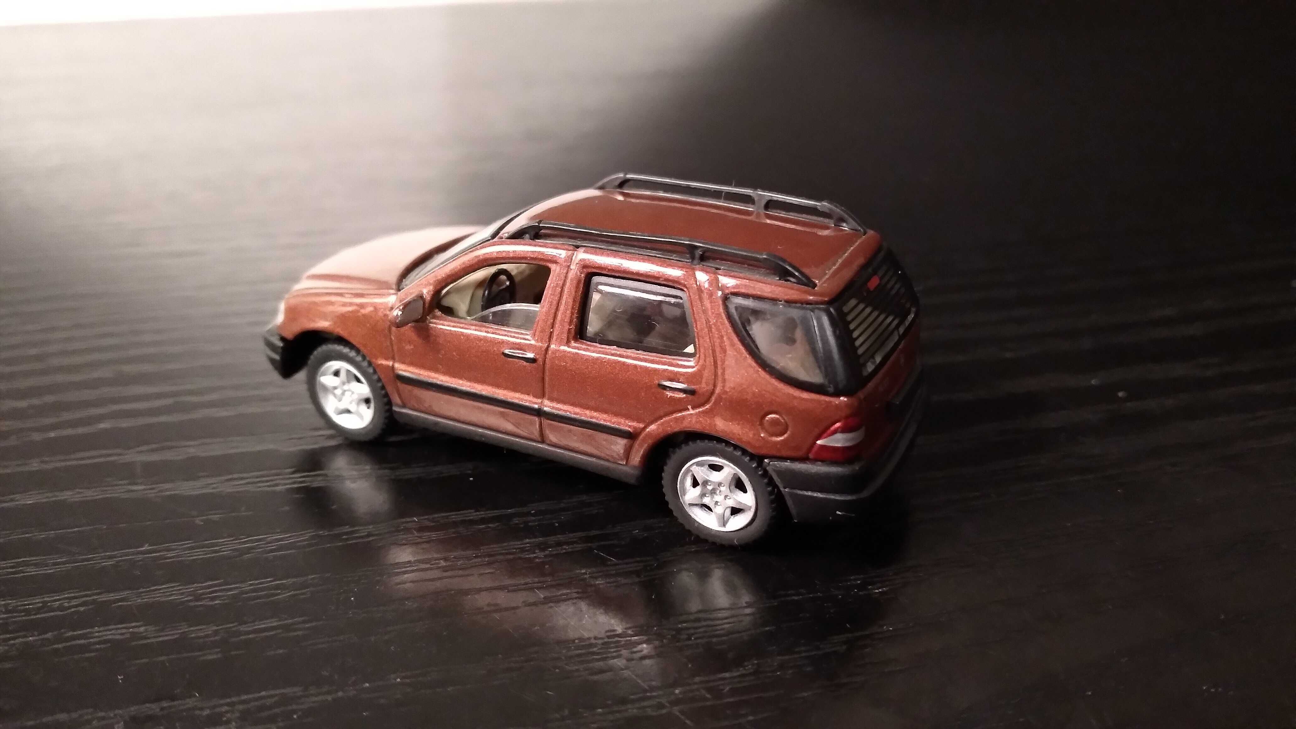 Mercedes-Benz ML370 Hongwell 1:72