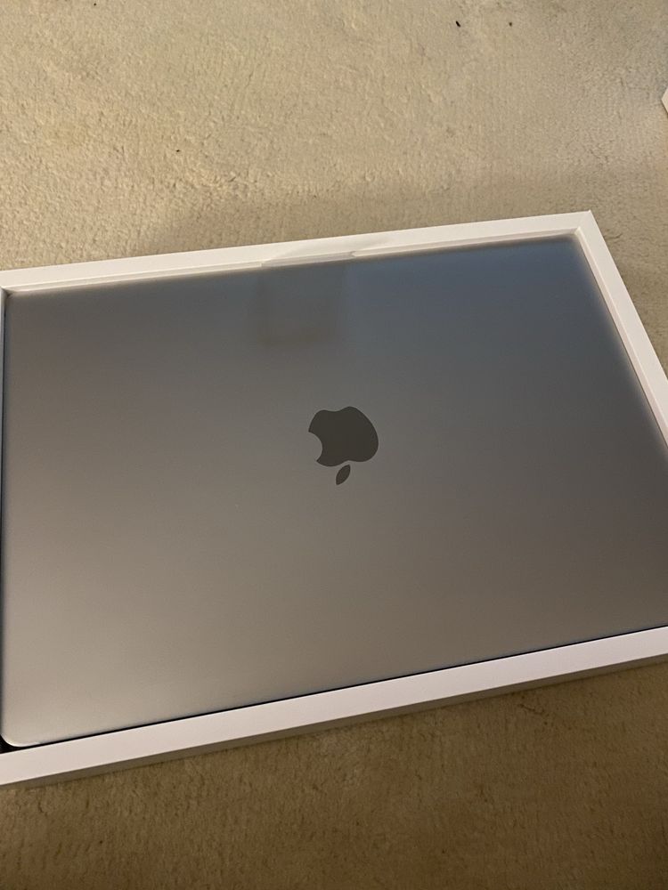 Macbook pro 13,3 i7