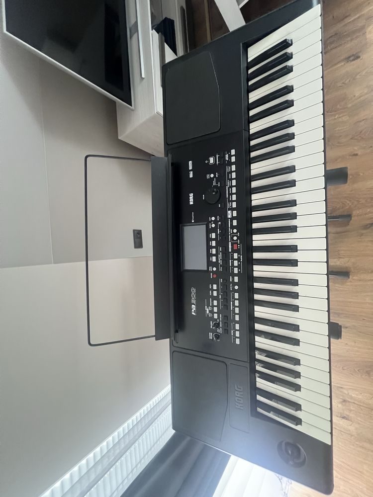 Sprzedam keyboard korg 300 pa