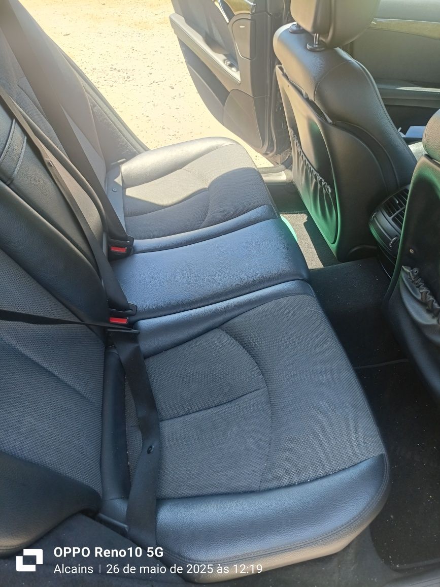 Mercedes E 220 em excelente estado