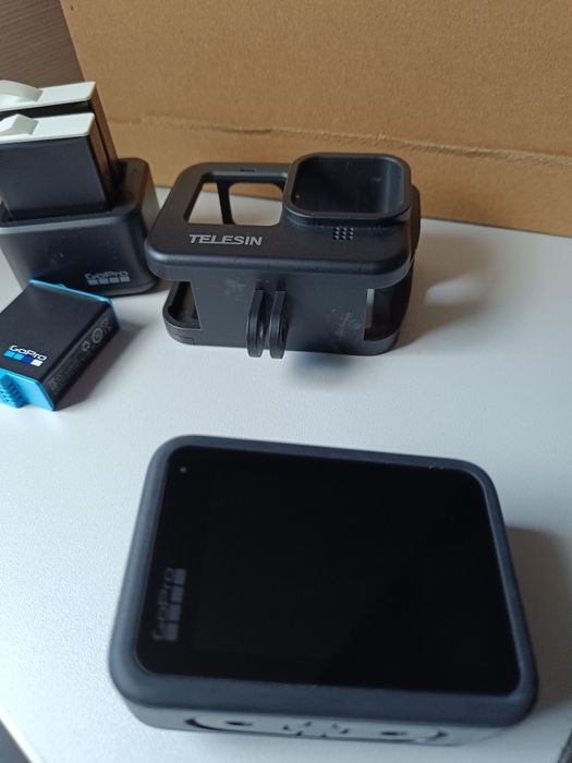 GoPro Hero 9 plus zestaw akcesoriów, 3 baterie, ładowarka, futerał