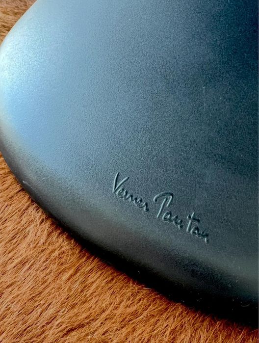 Cadeira em preto - Verner Panton