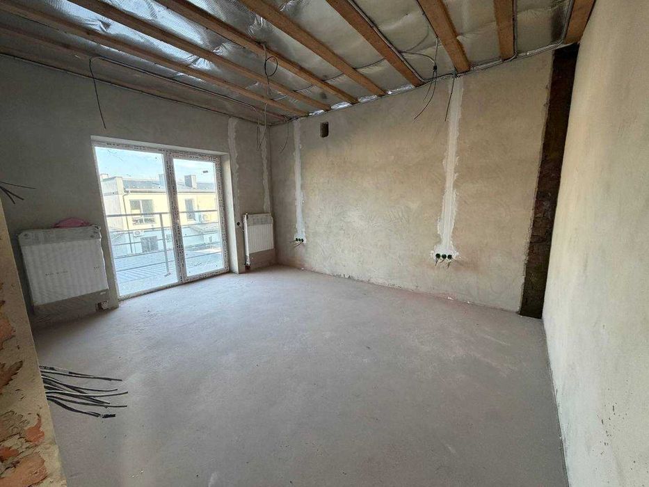 Продам зданий таунхаус в Крихівцях з чорновим ремонтом у закритому ЖК