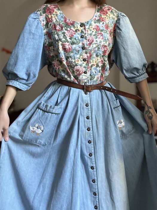 Вінтажна австрійська сукня з вишивкою