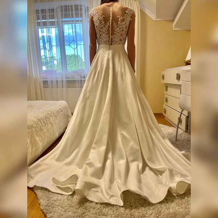 Весільна сукня