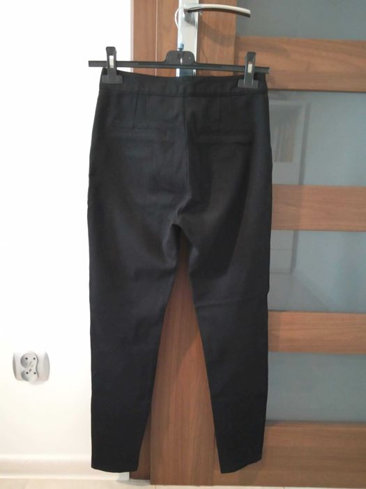 Wąskie czarne eleganckie spodnie rurki Bershka 36/38 S/M