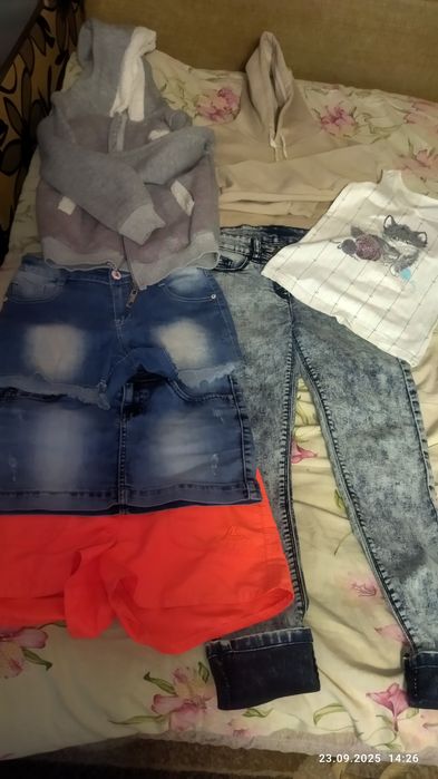 Пакет одежды на девочку 6-7 лет джинсы толстовки