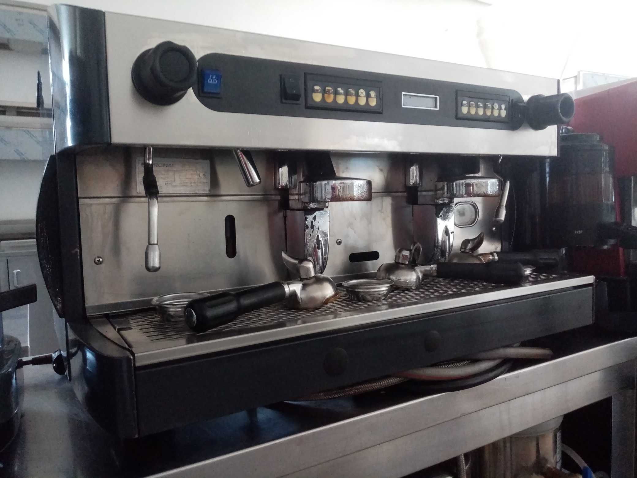 ACM1308 - Máquina de Café com 2 Grupos PROMAC - Usada