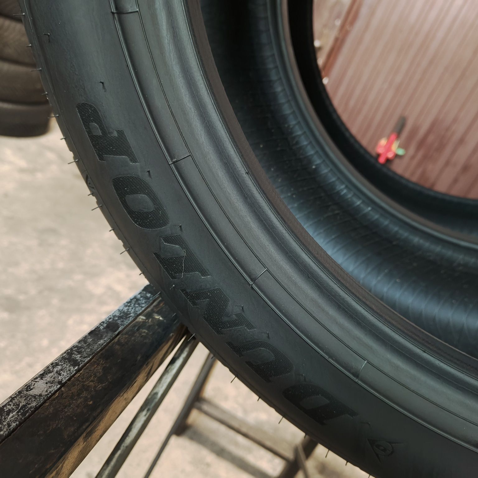 235/45/19 XL Sprzedam parę opon letnich Dunlop