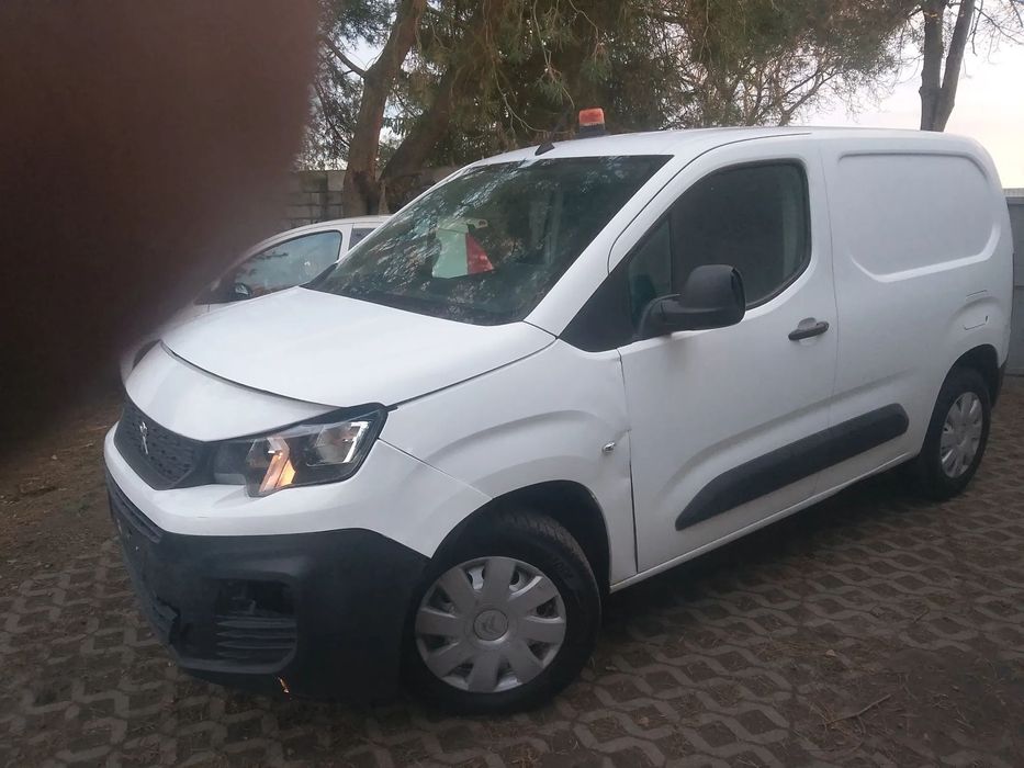 Peugeot Partner Super stan . 3 osobowy .Navi  klimatyzacja