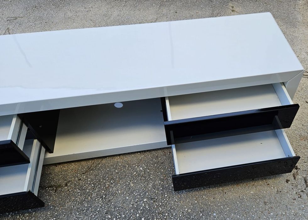 Móvel sala / TV branco e preto lacado