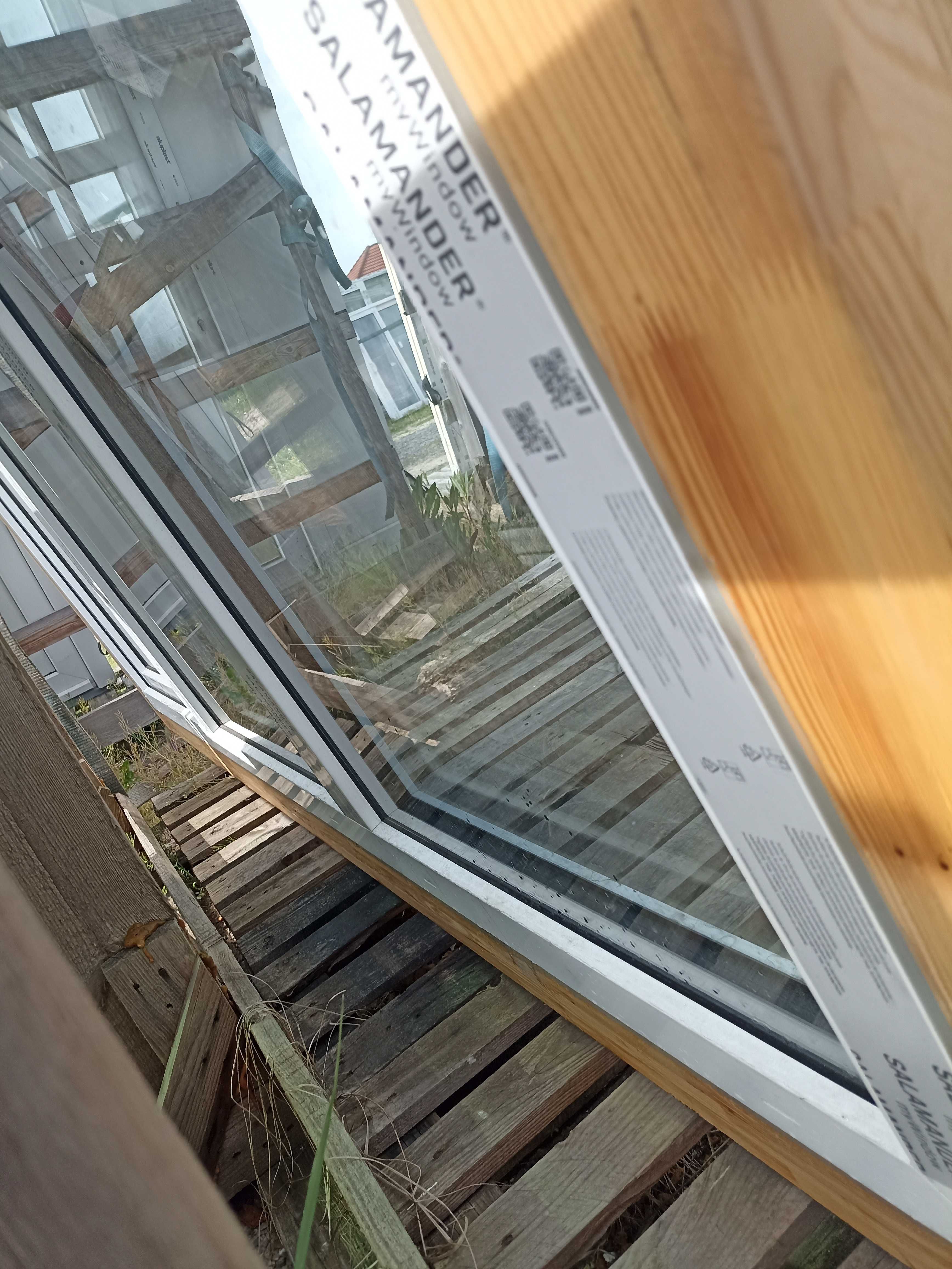 Okno pcv tarasowe 240/180 białe trzy szybowe