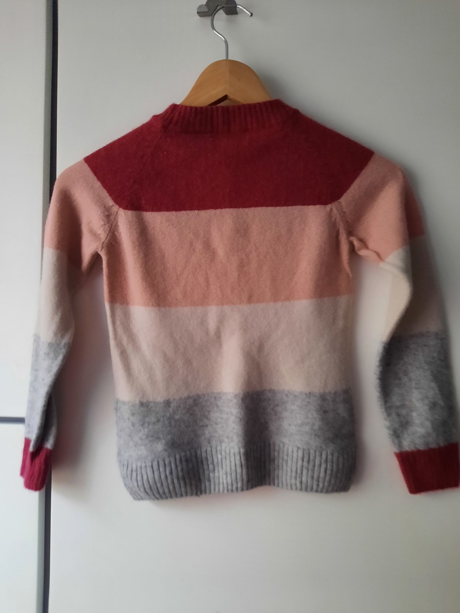 Sweterek dla dziewczynki WOW 80% wełna jagnięca r. 134
