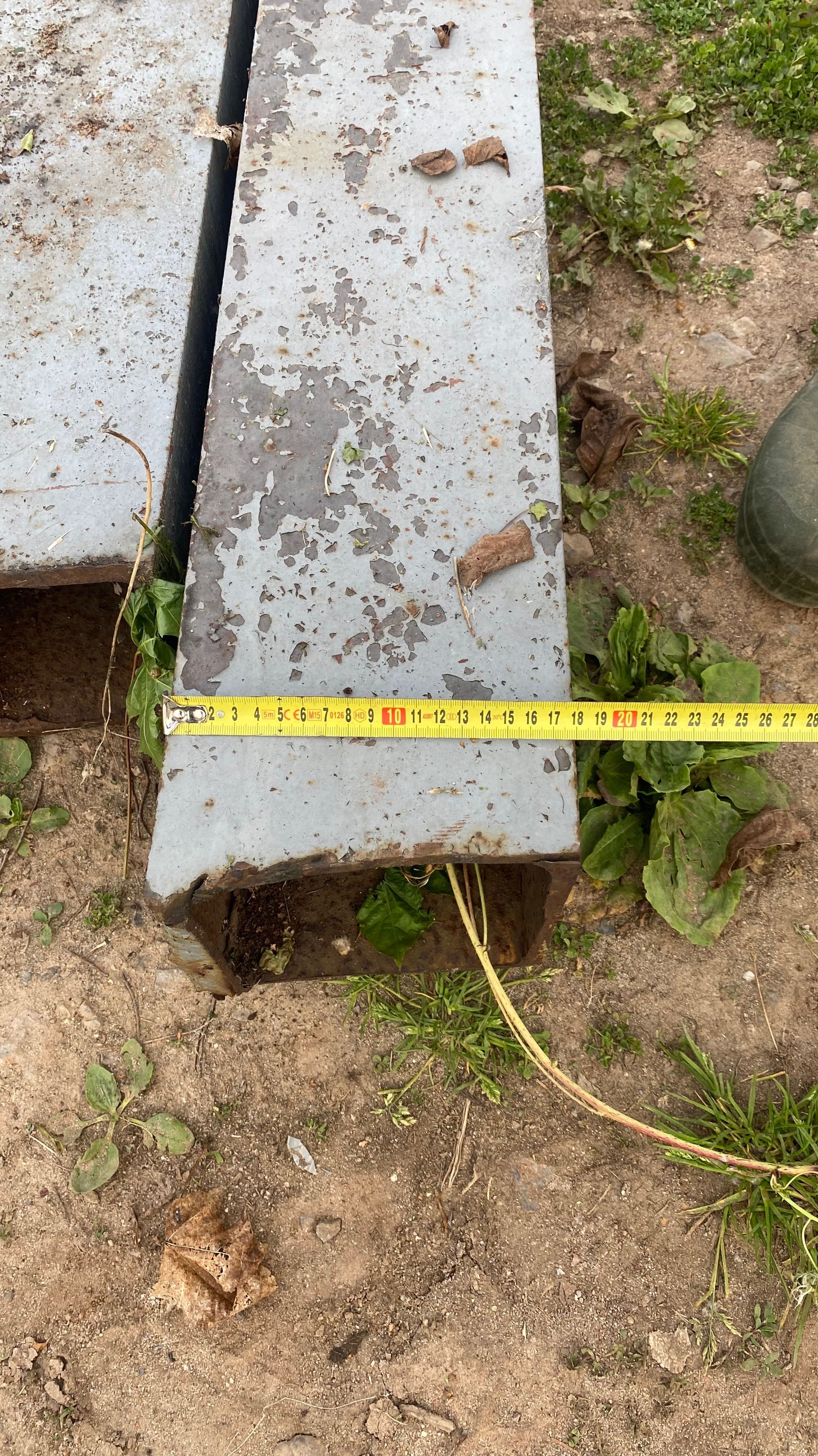 Słupy metalowe  6,5 m  solidne i 4,75 m