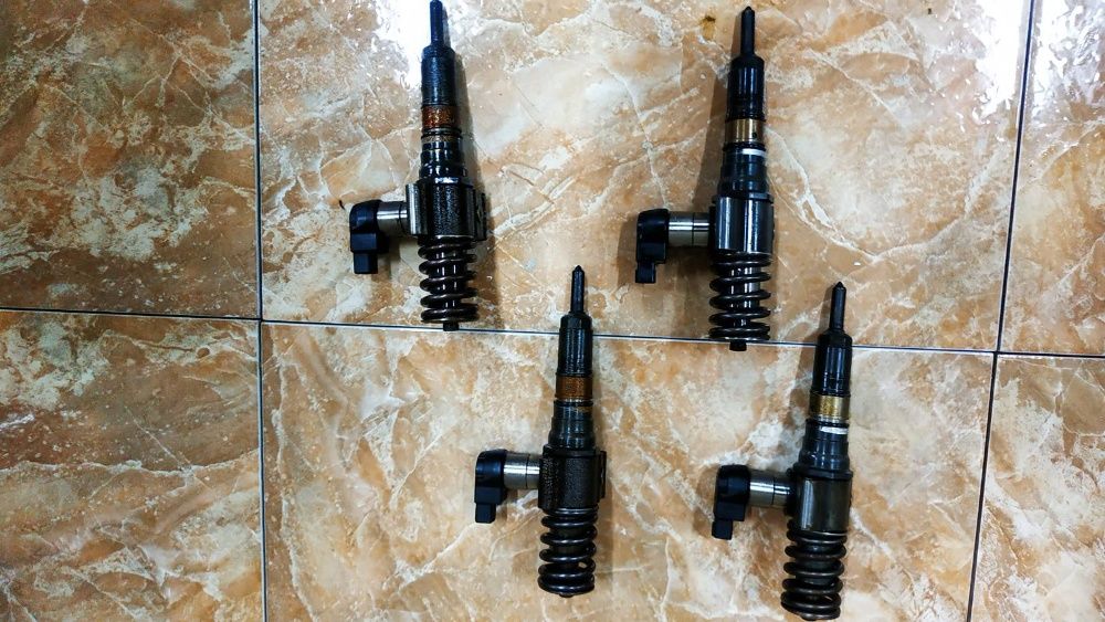 Насос форсунка Siemens BMR BMN 2.0 тді SKODA Touran Passat B6 125кв