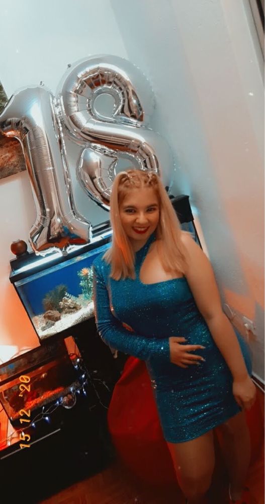 Vestido azul brilhante da Bershka usado uma vez.
