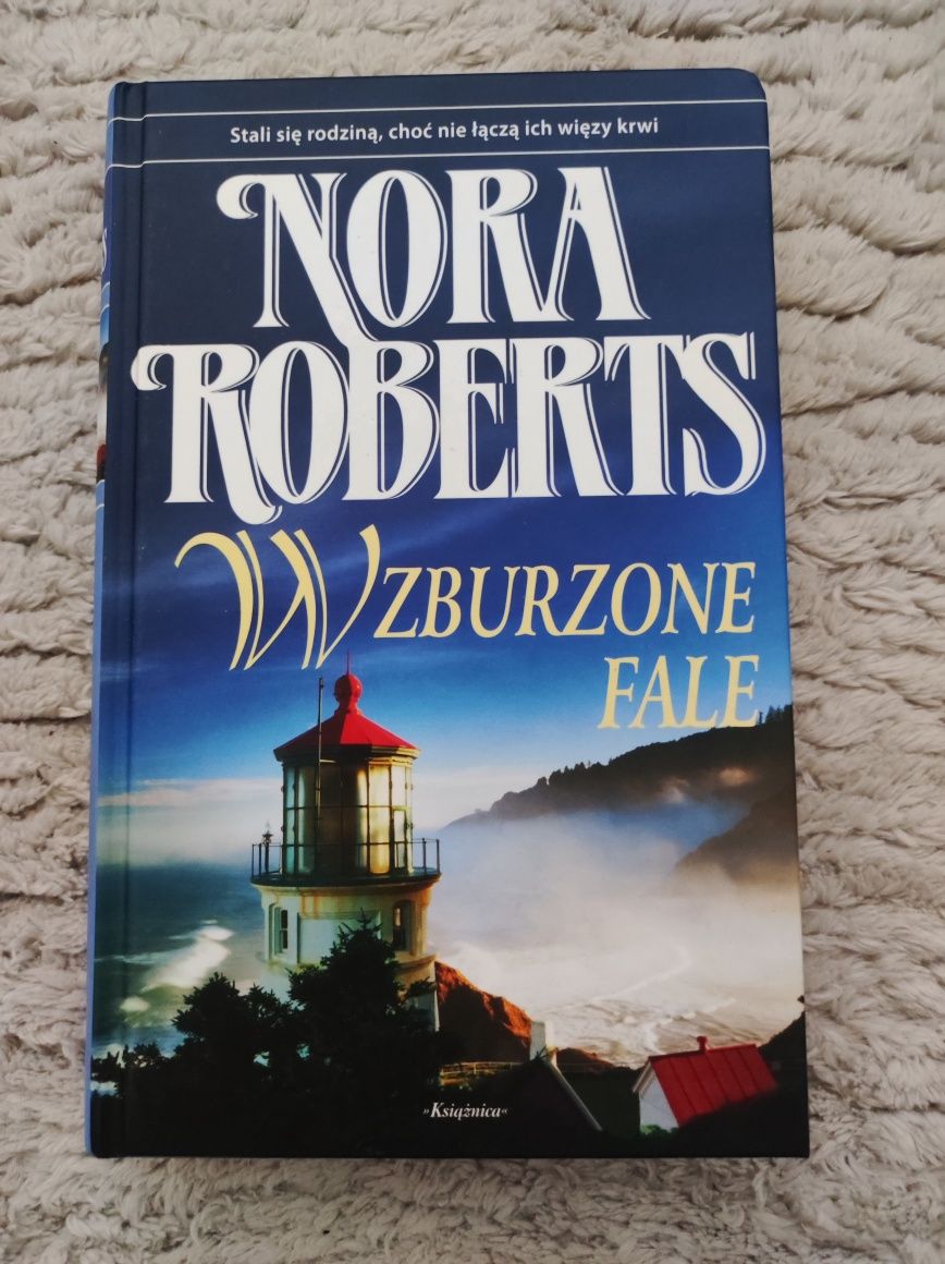 Wzburzone fale - Nora Roberts