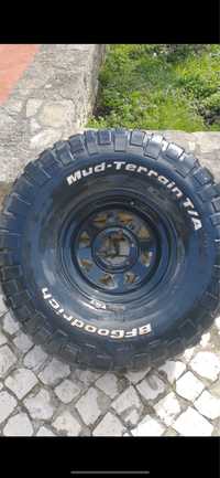 Pneus BFgoodrich 35 / 12,5 / R15 com jantes