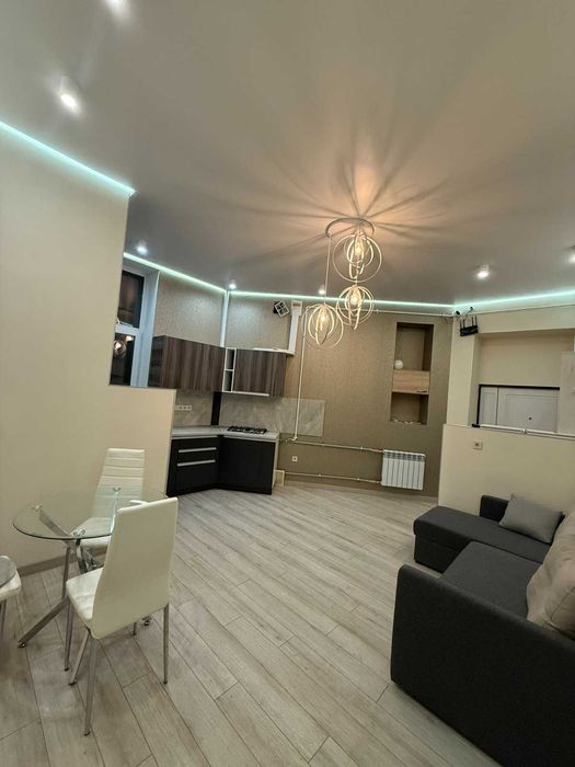 LS-19 Продаю 2-х кім. квартиру пр.Незалежності,1