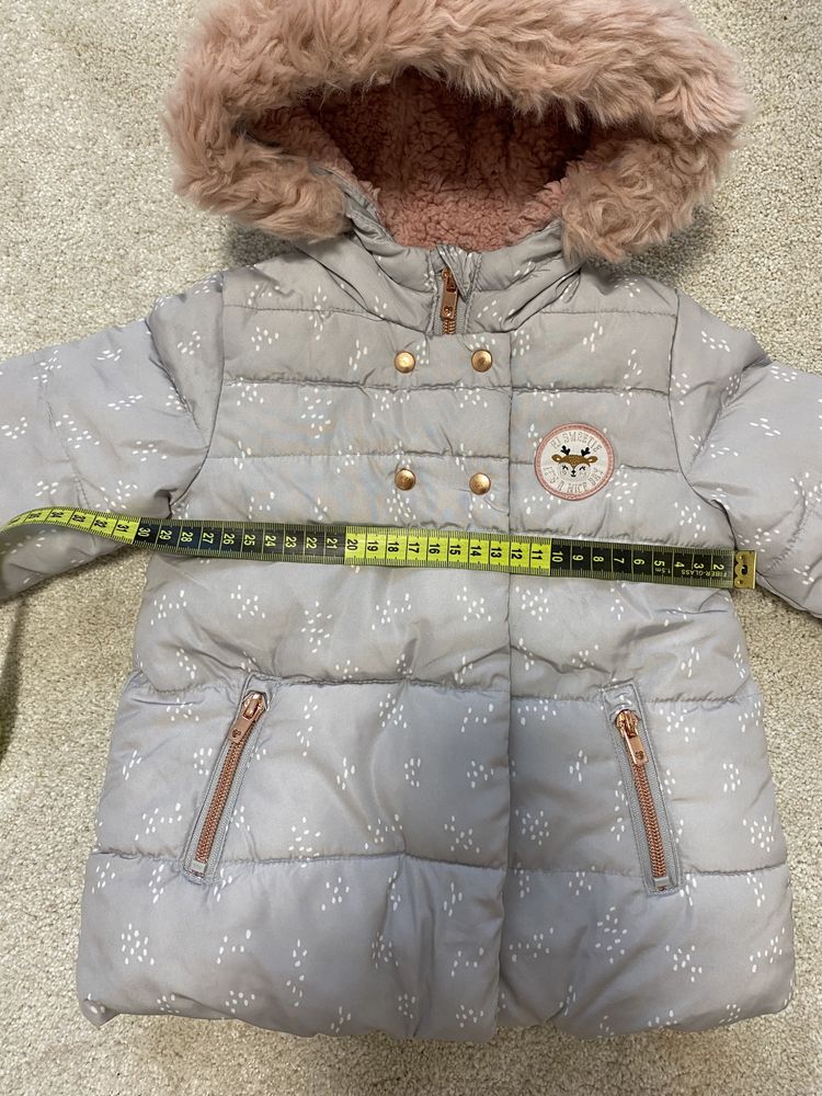 Дитяча тепла курточка для маленької дівчинки.