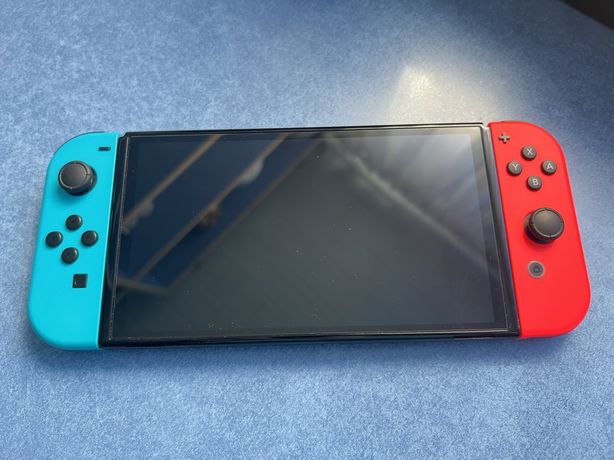Nintendo Switch Oled +akcesoria+ 2 gry