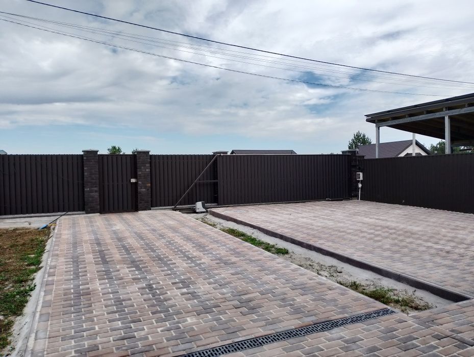 Будинок, в якому комфорт та стиль поєднуються з технологічністю