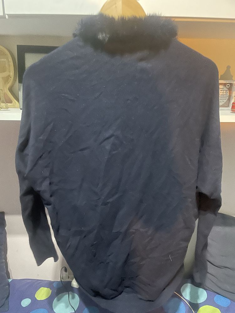Casaco malha azul com pelo