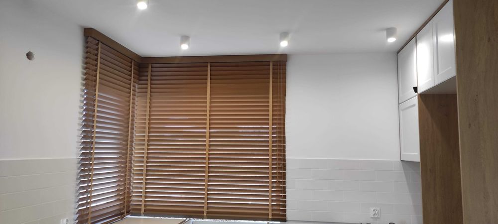 Żaluzje drewniane aluminiowe 50mm 25mm na wymiar plisy rolety montaż