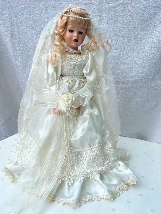 Lalka porcelanowa pozytywka kolekcja NJSF panna młoda