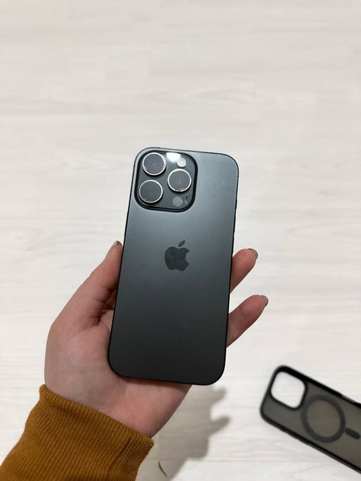 Практично новий iphone 16pro 256gb