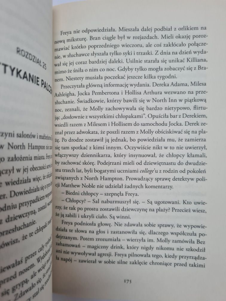 Zapach spalonych kwiatów - Melissa de la Cruz