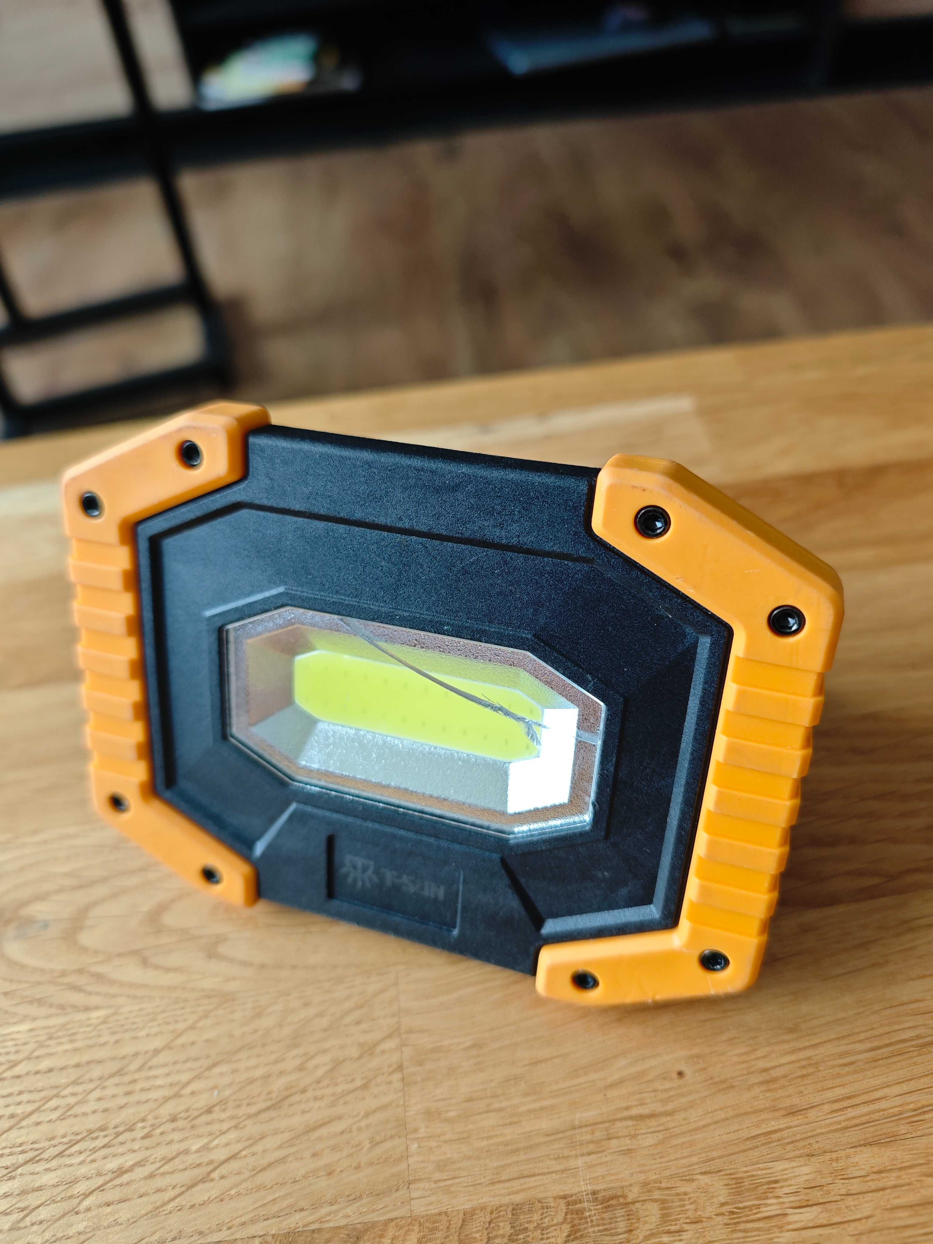 Lampa robocza LED halogen z możliwością ładowania przenośna na baterie