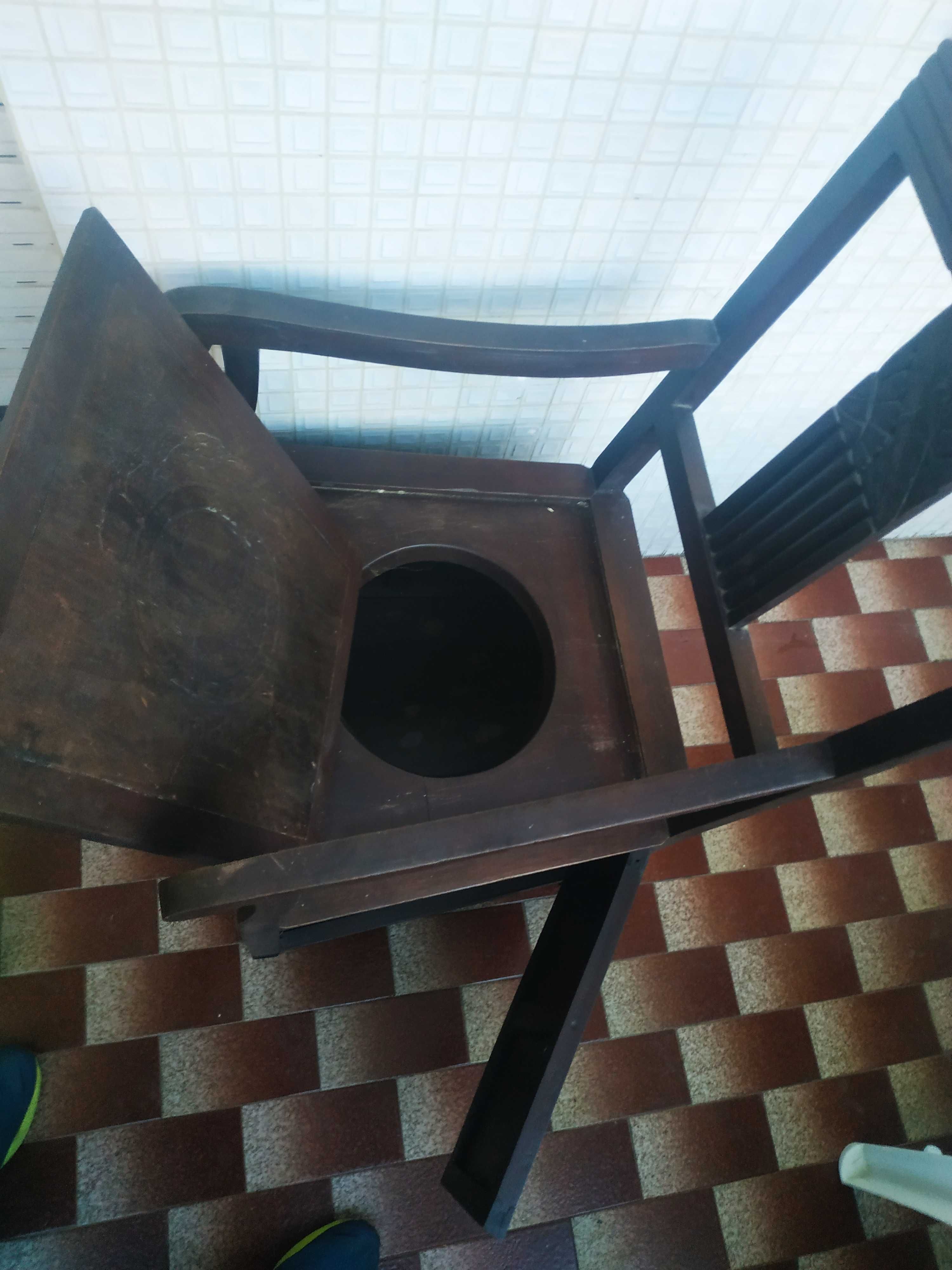 Cadeirão chaise percée antigo madeira maciça mogno