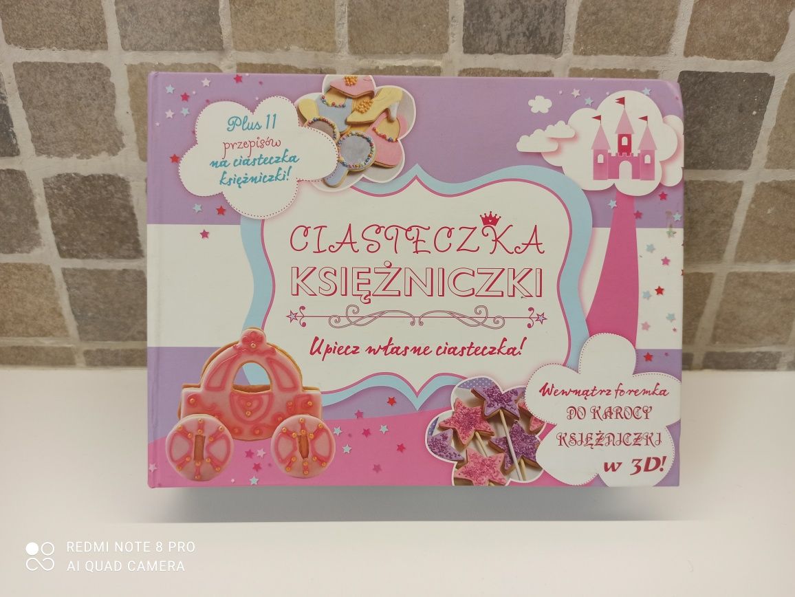 Ciasteczka Księżniczki - książeczka z przepisami i foremki nowe