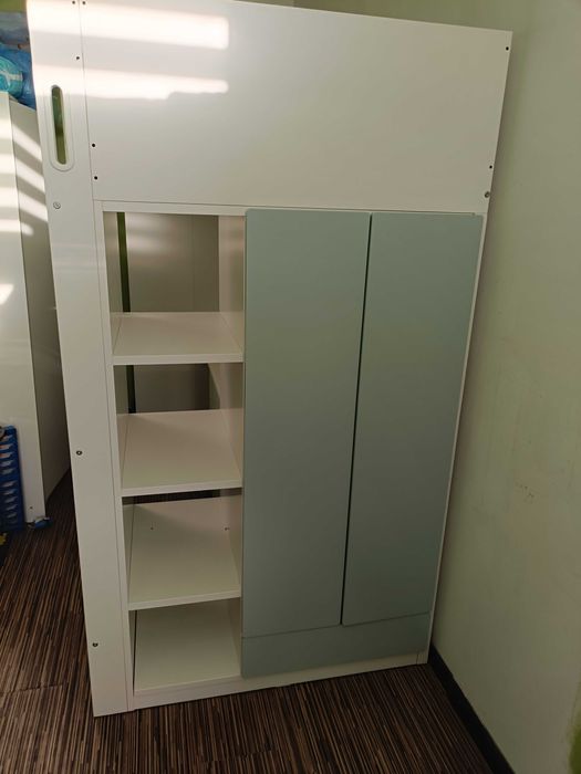 Łóżko piętrowe z biurkiem