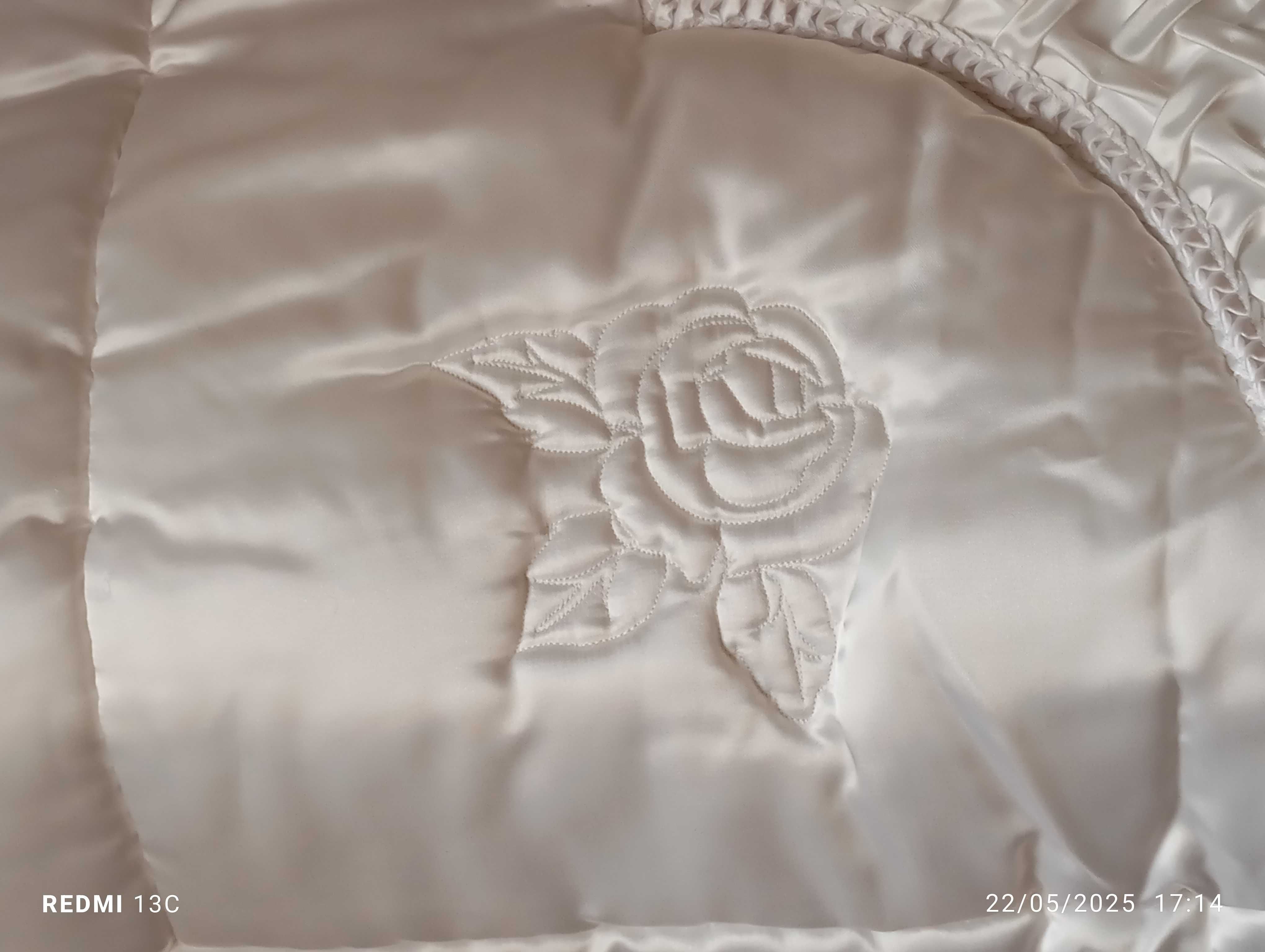 Colcha em cetim para cama de casal