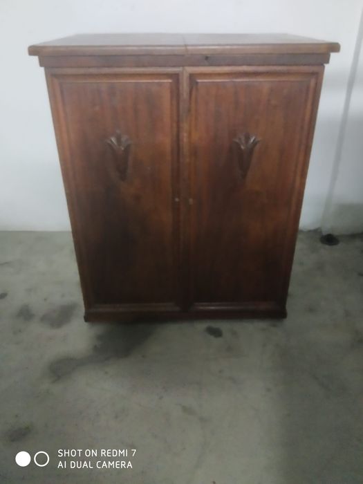 Móvel com maquina de costura