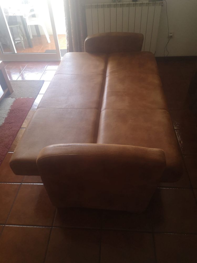 Sofá cama em pele como novo