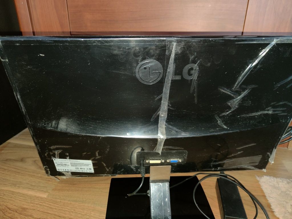 Monitor LG FLATRON E2260T 21,5'' panoramiczny mat + zasilacz