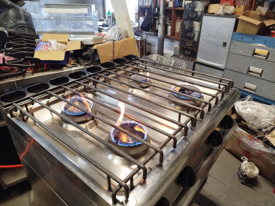 Професійна газова плита .