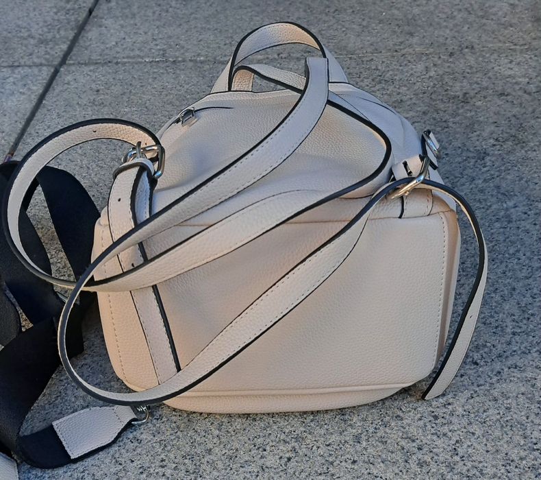 mochila de couro natural creme Vila Nova 
Marca Vila Nova