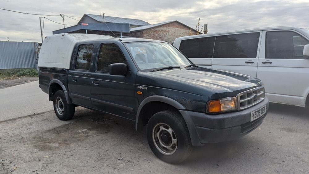 Форд ренжер пікап для військових.