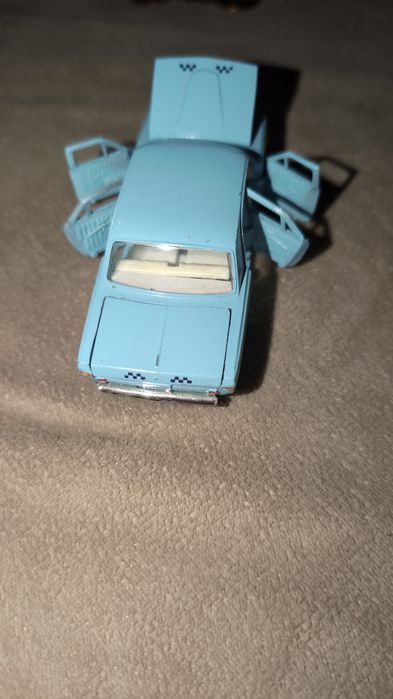 Волга блакитного кольору